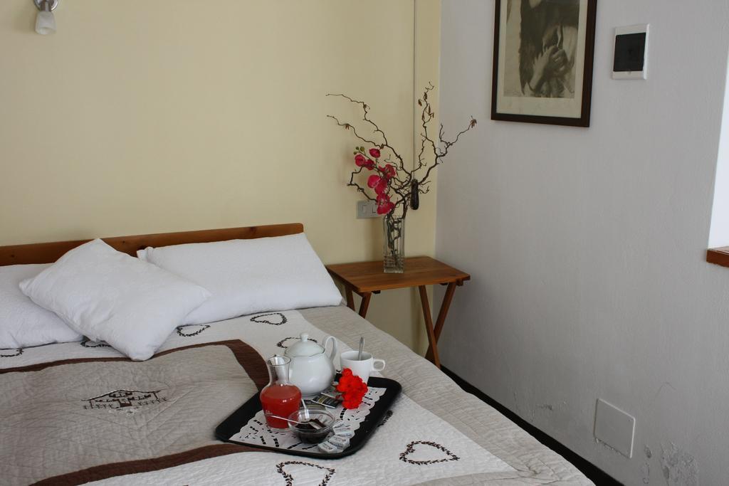 Bed and Breakfast Fattoria Del Pino à Orta San Giulio Chambre photo